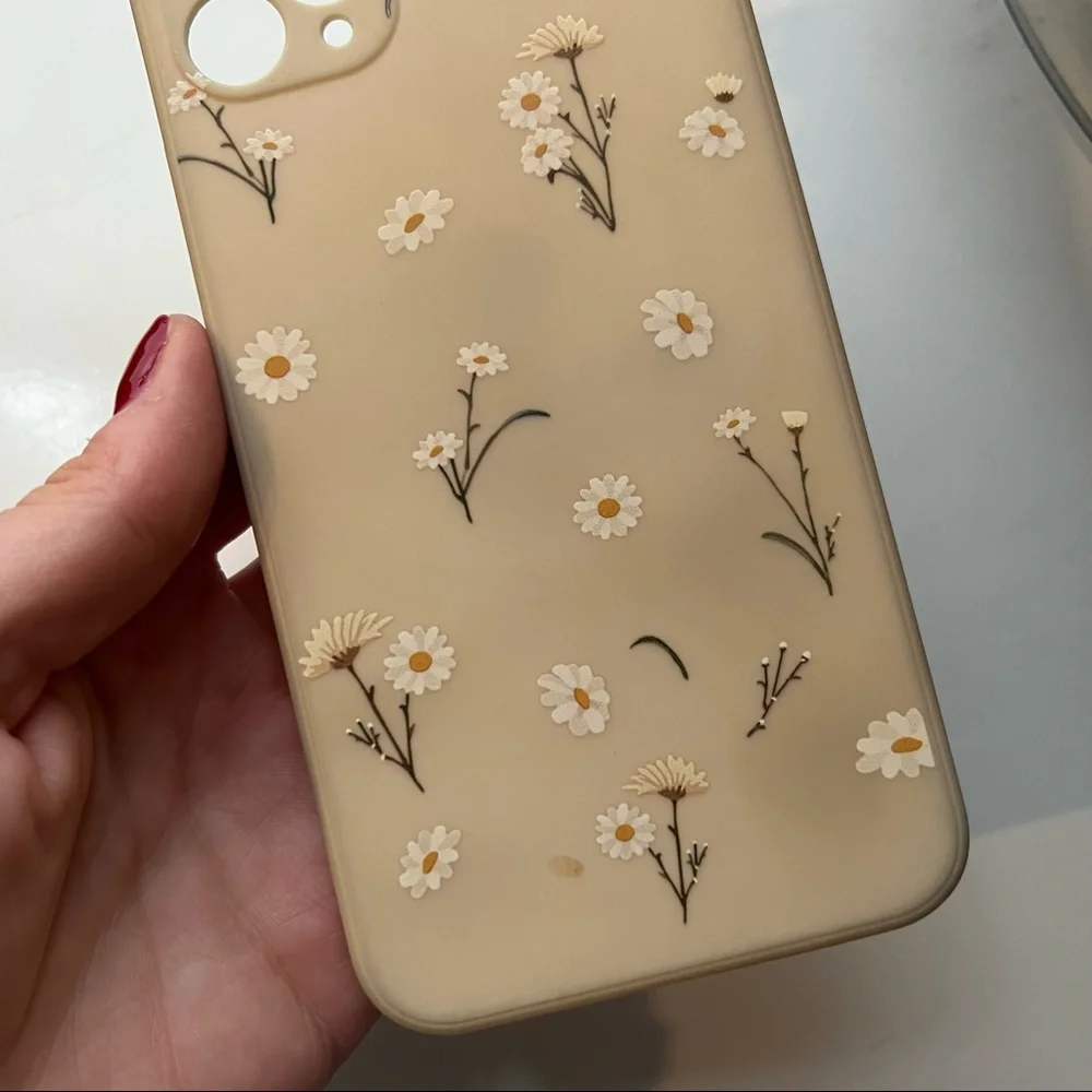 iPhone 11 Pro Max Vintage Floral Daisy phone case